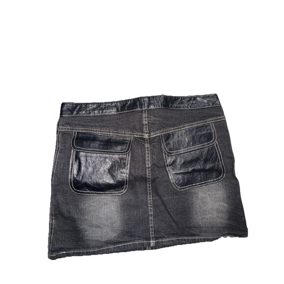 Vintage Bebe Micromini Skirt Women 30 Black Leather Pocket Short Y2K ( J4) - Picture 4 of 4